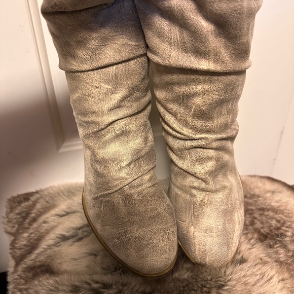 Very G slouchy chunky heel booties, size 7 - Picture 2 of 3
